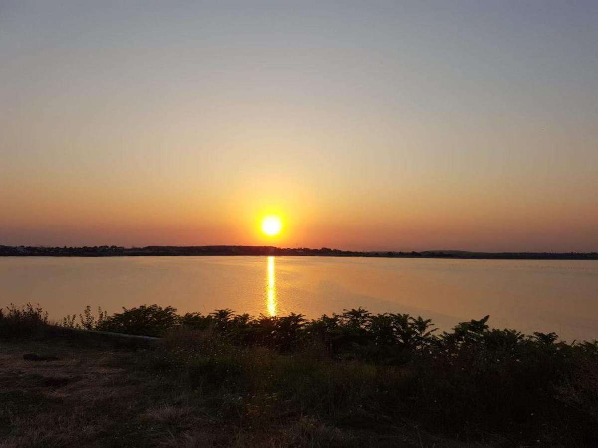 Morii Lake Special Apartment Бухарест Экстерьер фото